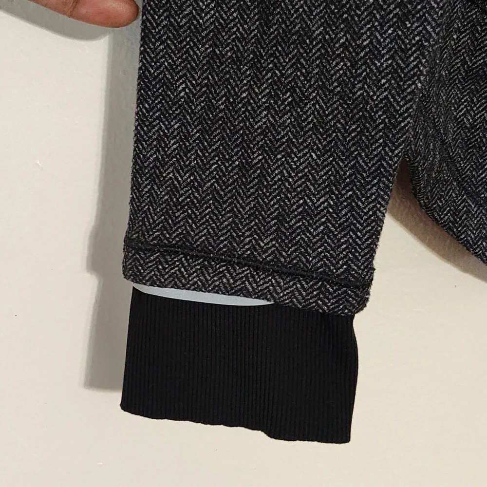 Lululemon Base Runner Half Zip size 10 - Picture 11 of 15